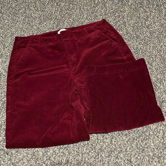 Corduroy cropped/flare pants in cranberry - Picture 3 of 4
